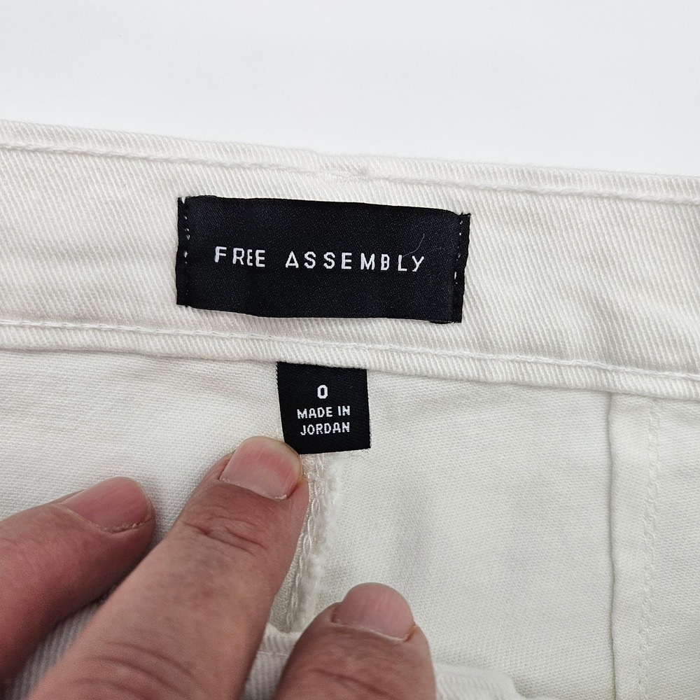 Free Assembly White Mid Rise Cropped Wide Leg Cuffed Jeans Size 0 NWT - Picture 5 of 12